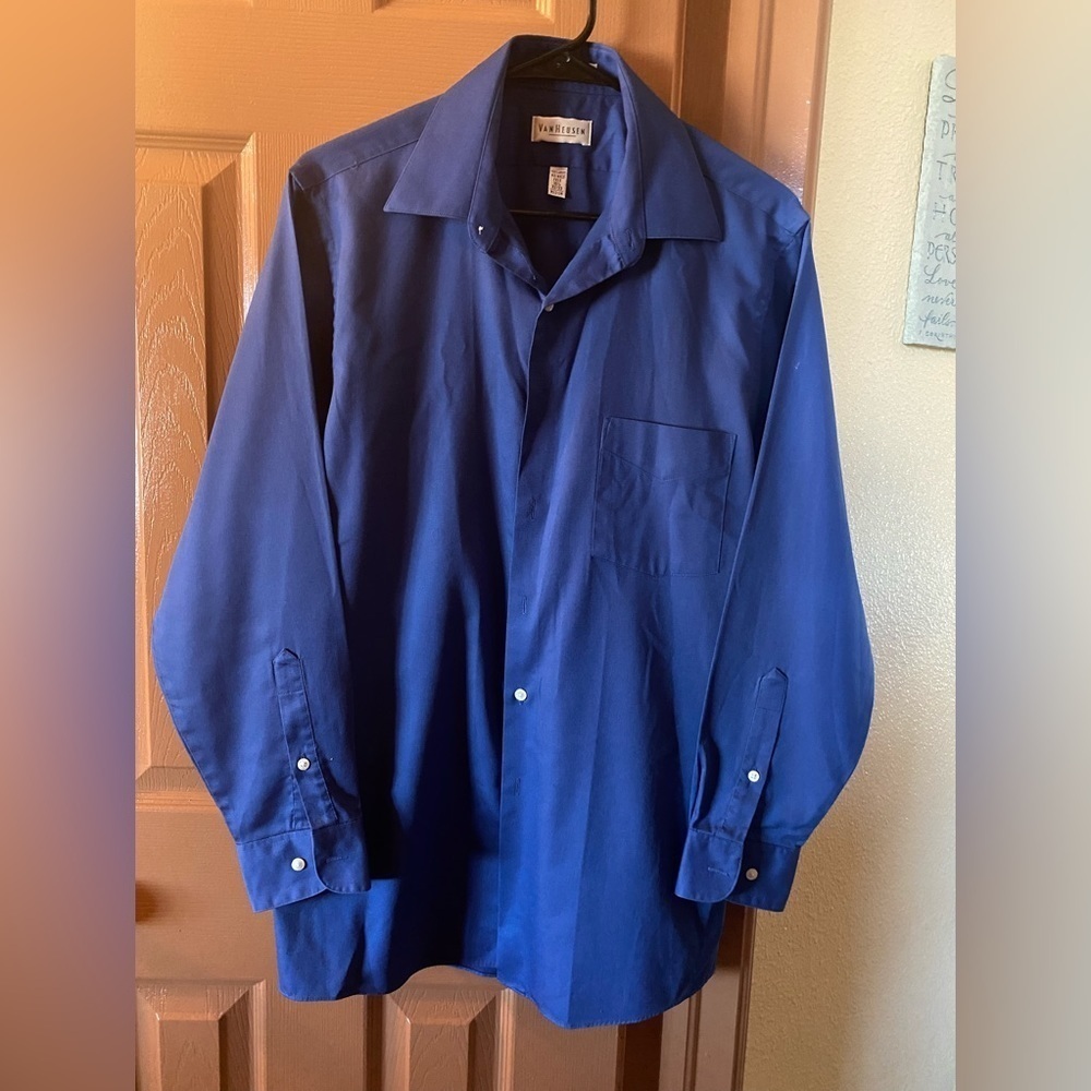 Van Huesen Lux Sateen Dress Shirt - EUC - Mens Medium